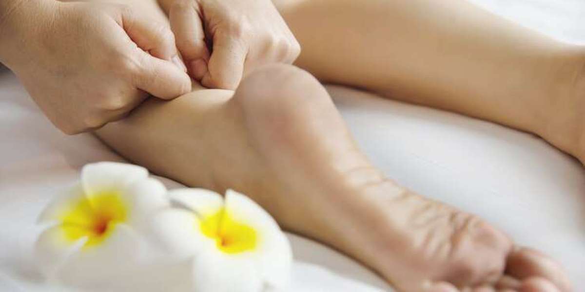 Discover the Benefits of a Relaxing Foot and Body Massage
